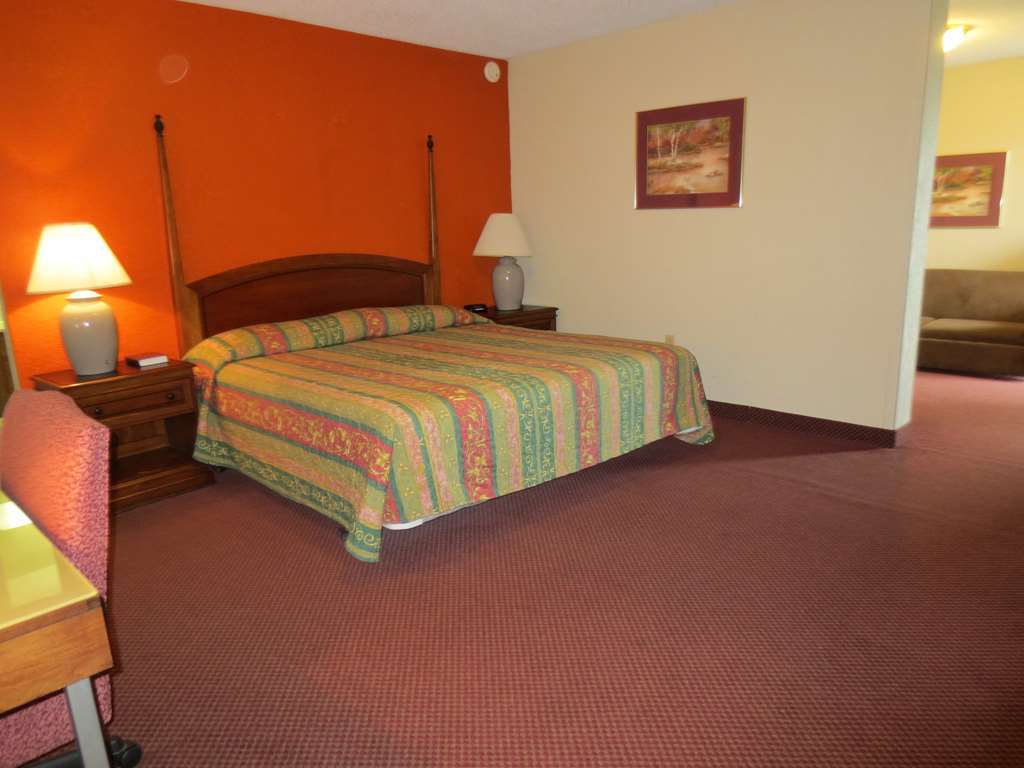America'S Best Inn And Suites Emporia Quarto foto