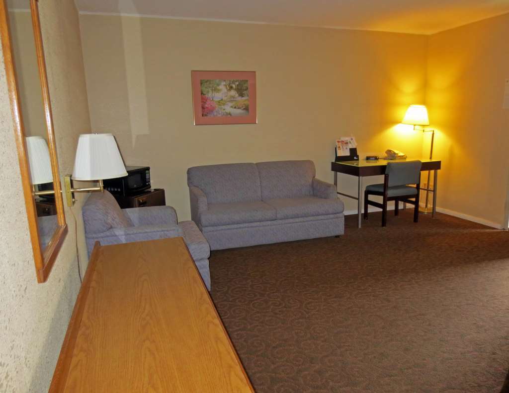 America'S Best Inn And Suites Emporia Quarto foto